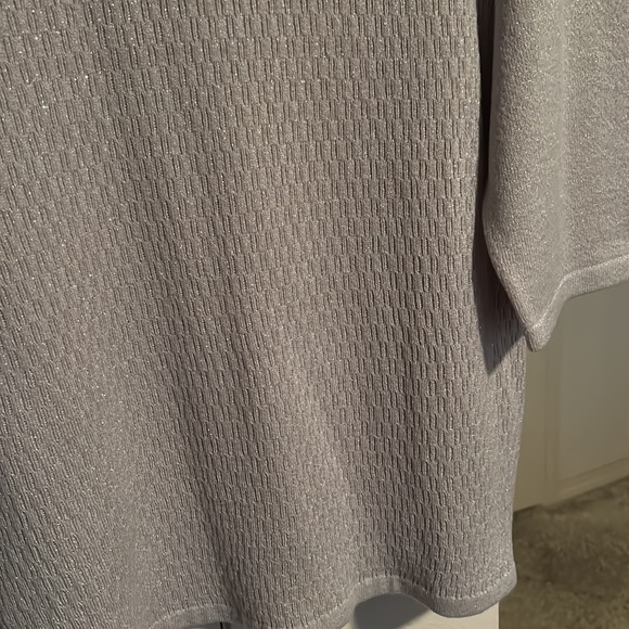 Beautiful silver seater with pear accent. - Picture 4 of 4